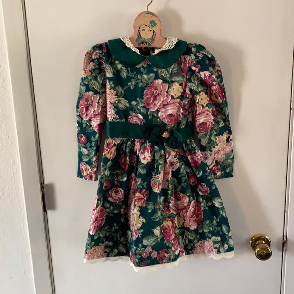 Vintage cottagecore Mini-Mouche cabbage rose print and velvet dress
